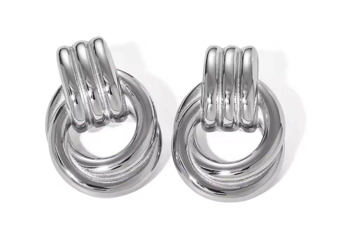 Sliver Triple Strand Knot
